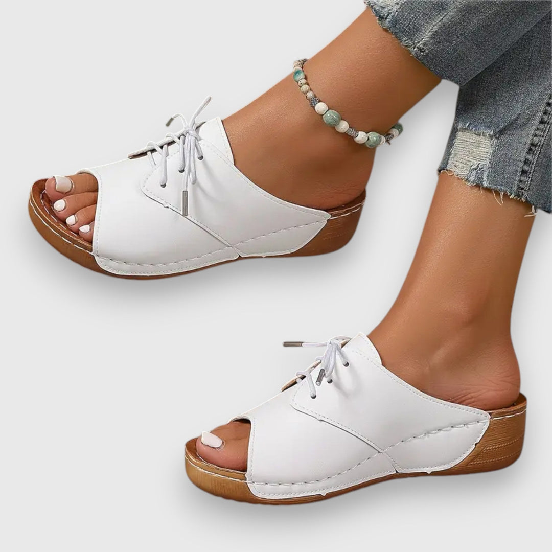 Saszkia – Vintage stílusú szandál