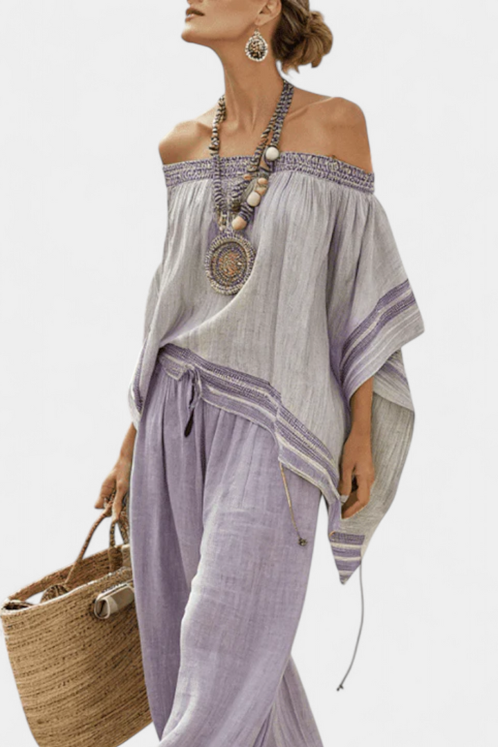 Csíkos bambusz felső, nyitott vállakkal és széles nadrágokkal az elegáns és friss stílusért