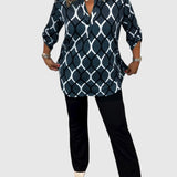 Noor – Grafikus mintás blúz