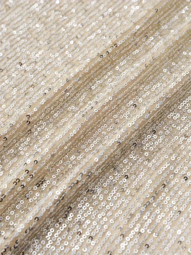 Fényes, flitteres ruhák kontraszttal