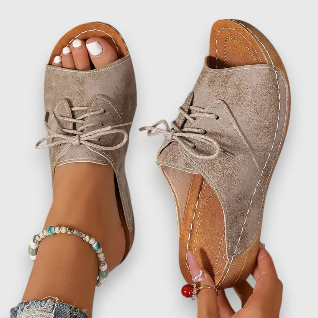 Saszkia – Vintage stílusú szandál