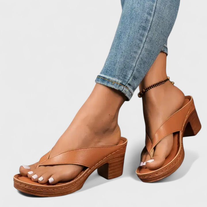 Petra - Ortopéd papucs sarkakkal