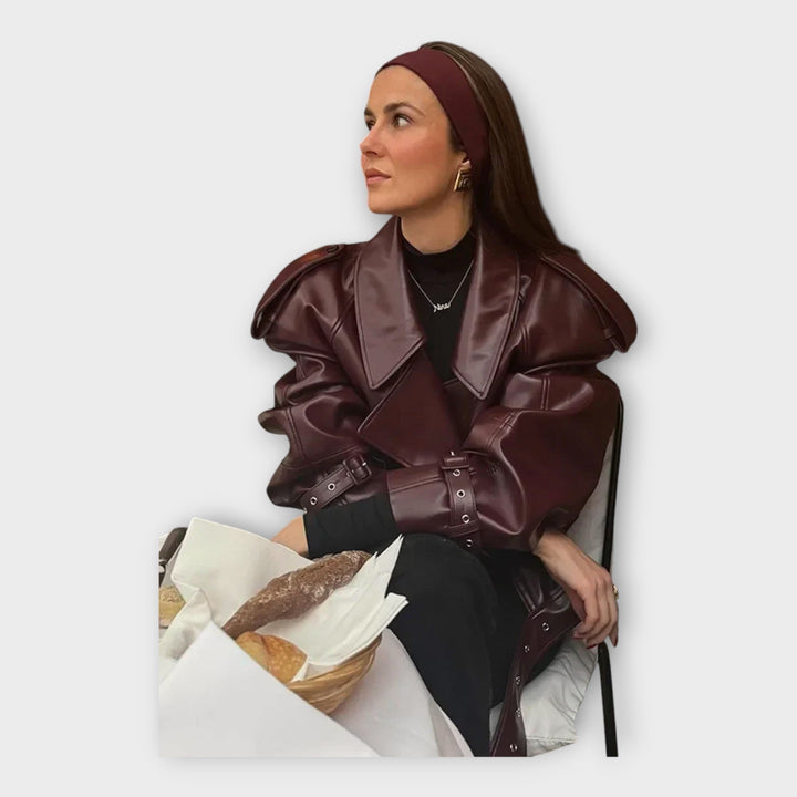 Bőrkabát Övvel és Modern Részletekkel