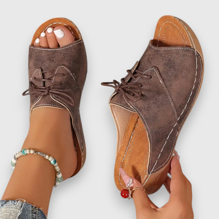 Saszkia – Vintage stílusú szandál