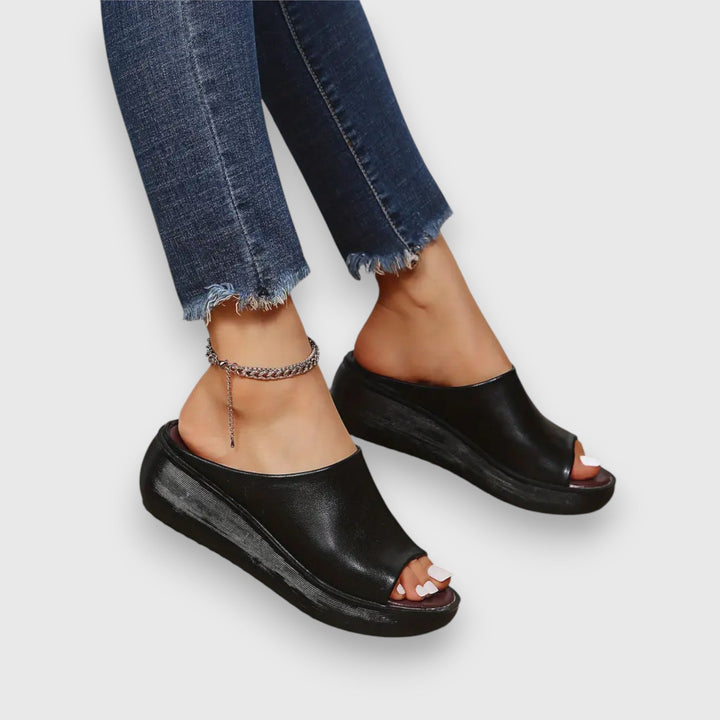 Améli - Puha műbőr szandál